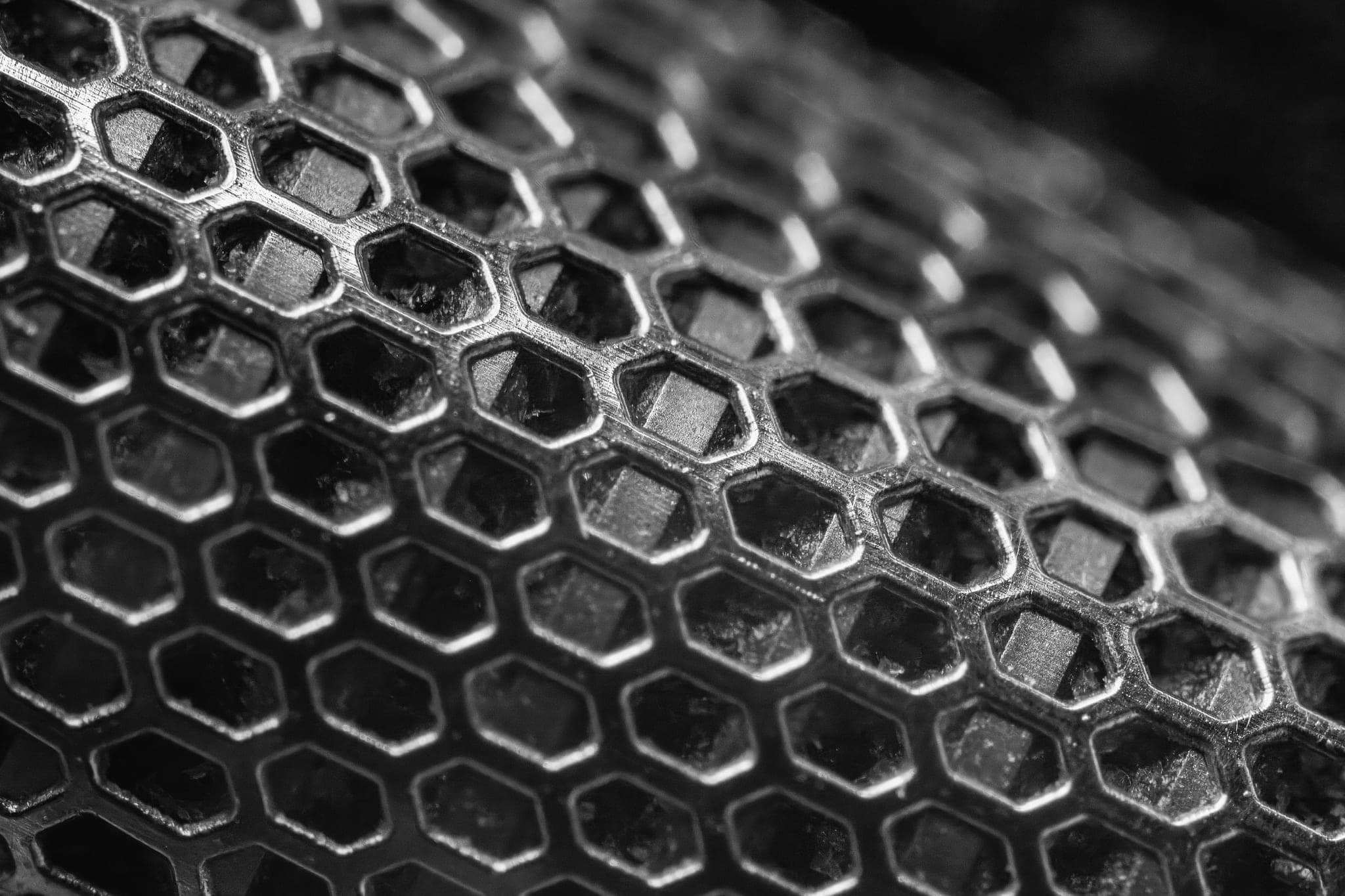 A honeycomb metal panel of even six-sided cells